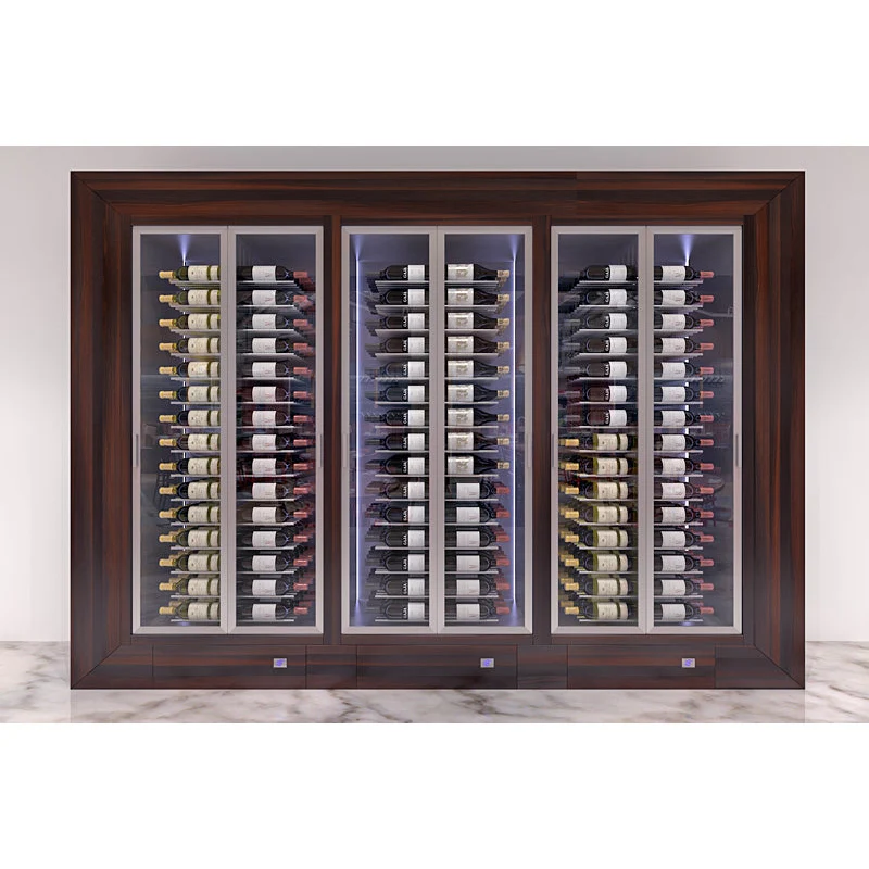 Découvrez la Cave à Vin Prestige PL90, un modèle robuste adapté aux amateurs comme aux professionnels en quête d'une solution de stockage fiable et de grande capacité. Elle combine volume généreux et fonctionnalités modernes pour une conservation optimale de vos bouteilles en pose libre, dans un environnement pratique et efficace.

Design étendu : Capacité pour jusqu'à 450 bouteilles, équipée de 40 étagères en bois pour un rangement structuré et facile d'accès.

Contrôle intuitif : Panneau tactile numérique permettant de régler la température entre 5°C et 22°C, adapté à divers types de vins.

Équipements pratiques : Système anti-vibration pour minimiser les perturbations, maintien de l'humidité, ventilation avec filtre à charbon pour une circulation d'air optimale, éclairage intérieur pour une bonne visibilité, et connectivité pour un monitoring à distance.

Silence et performance : Niveau sonore à 32 dB, classe énergétique F, sans roulettes ni pieds ajustables pour une installation stable et fixe.

Sécurité élémentaire : Porte réversible sans verrouillage spécifique, pour une utilisation quotidienne sécurisée.

Pourquoi la Cave à Vin Prestige PL90 ?

Avec son poids de 107 kg, elle offre une construction solide et des options essentielles pour préserver vos vins, que ce soit pour un stockage prolongé ou une consommation régulière. Disponible en blanc, elle s'intègre sans difficulté dans différents environnements, idéale pour ceux qui priorisent la capacité et la fiabilité sans superflu.

Modèle : PL90 – Référence : XY 9276 AB – Garantie : 2 ans.